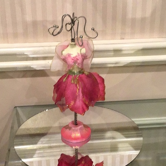 Other - 🎁FREE with$50 purchase girls jewelry stand